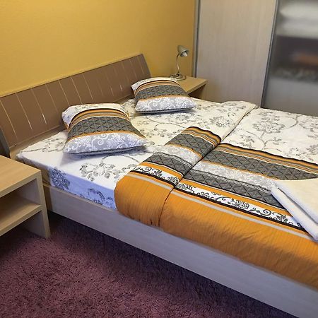 Kyiv Apartment In The City Center On Turgenevskaya Street Exterior photo