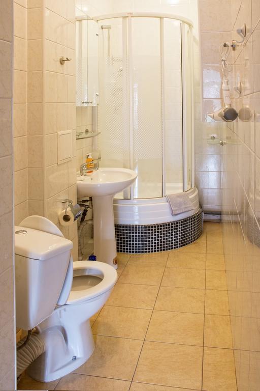Kyiv Apartment In The City Center On Turgenevskaya Street Exterior photo